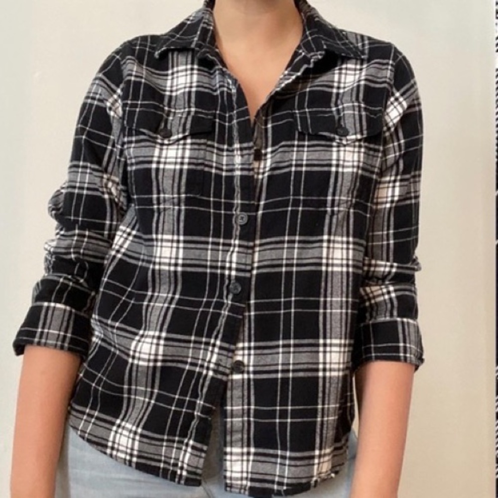 Tilley size small women’s plaid long sleeve shirt cotton black white button up